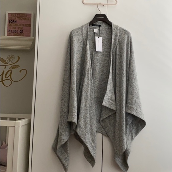 Tops - Blanket throw gray sweater size small women’s junior winter cozy cottage